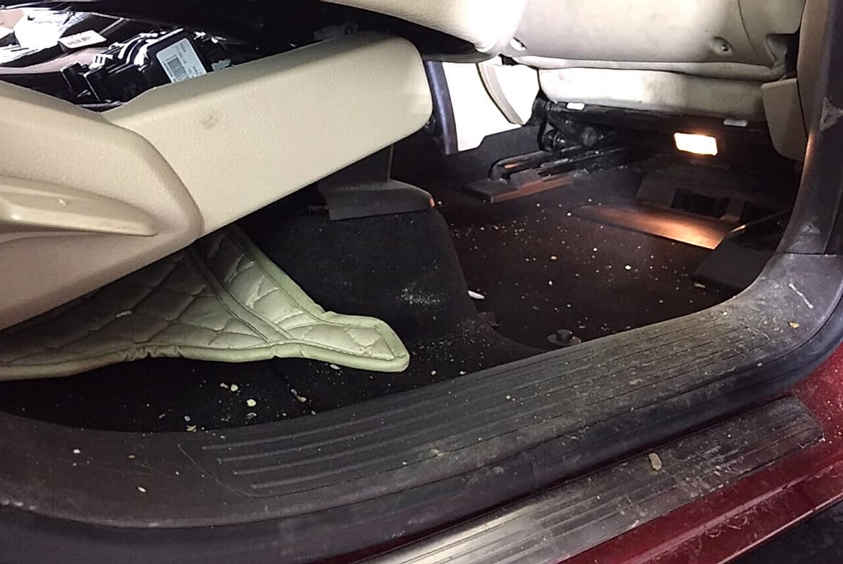 Как выбрать химчистку для салона автомобиля?