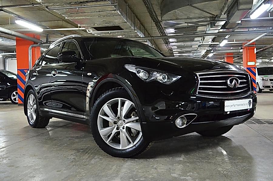 Infiniti QX 70 - полировка кузова